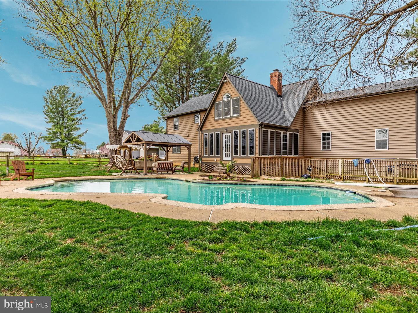 60 N TAVENNER LN, HAMILTON, Virginia 20158, 4 Bedrooms Bedrooms, 9 Rooms Rooms,3 BathroomsBathrooms,Residential,For sale,60 N TAVENNER LN,VALO2091834 MLS # VALO2091834