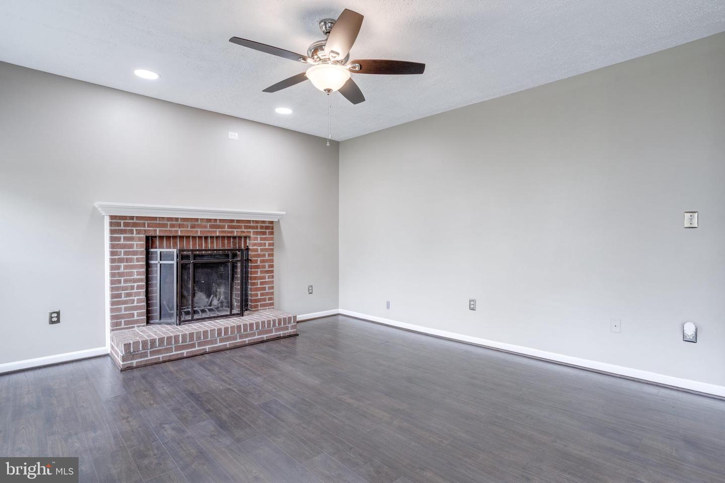 5616 SCHOOLFIELD CT, CENTREVILLE, Virginia 20120, 4 Bedrooms Bedrooms, ,2 BathroomsBathrooms,Residential,For sale,5616 SCHOOLFIELD CT,VAFX2235818 MLS # VAFX2235818