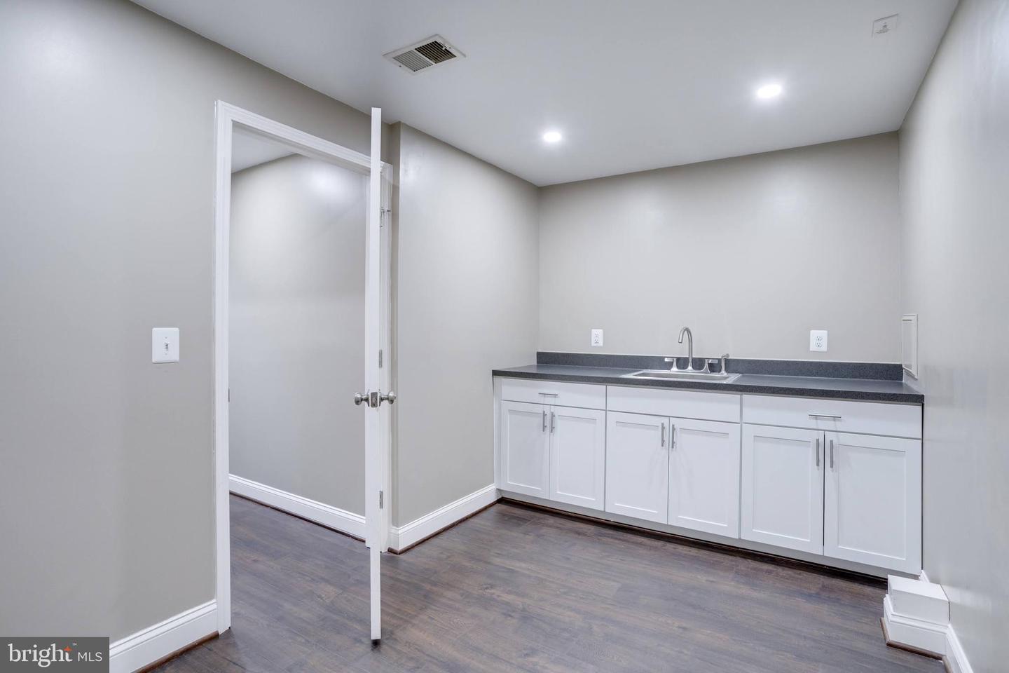 5616 SCHOOLFIELD CT, CENTREVILLE, Virginia 20120, 4 Bedrooms Bedrooms, ,2 BathroomsBathrooms,Residential,For sale,5616 SCHOOLFIELD CT,VAFX2235818 MLS # VAFX2235818