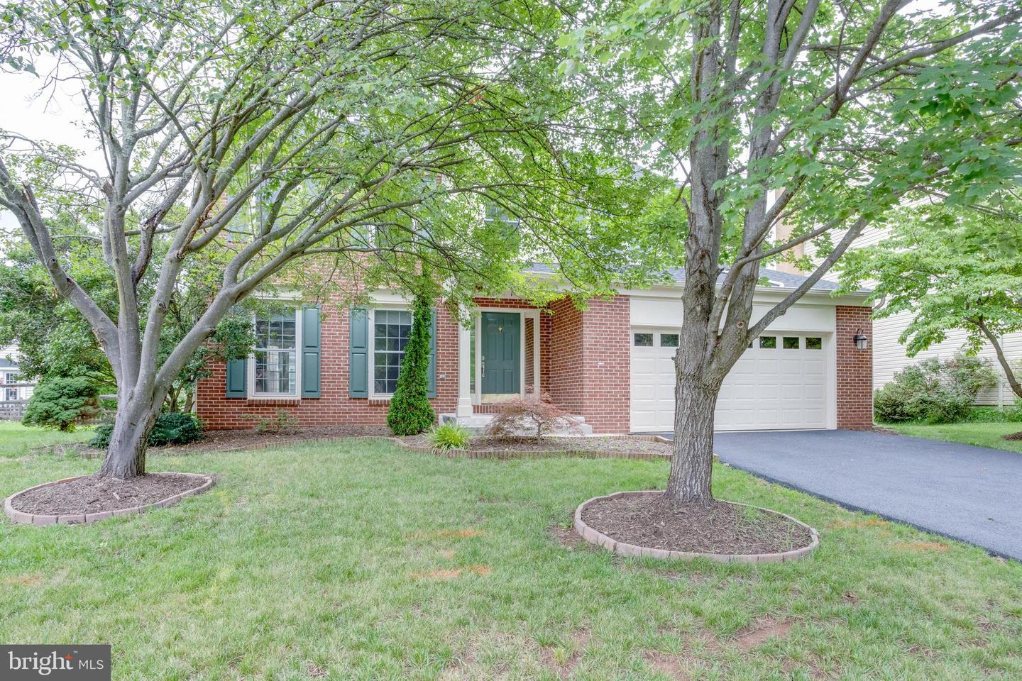 5616 SCHOOLFIELD CT, CENTREVILLE, Virginia 20120, 4 Bedrooms Bedrooms, ,2 BathroomsBathrooms,Residential,For sale,5616 SCHOOLFIELD CT,VAFX2235818 MLS # VAFX2235818