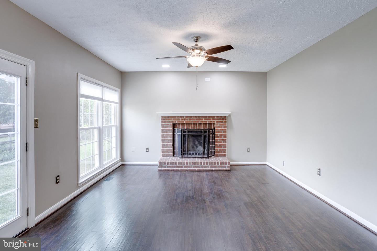 5616 SCHOOLFIELD CT, CENTREVILLE, Virginia 20120, 4 Bedrooms Bedrooms, ,2 BathroomsBathrooms,Residential,For sale,5616 SCHOOLFIELD CT,VAFX2235818 MLS # VAFX2235818