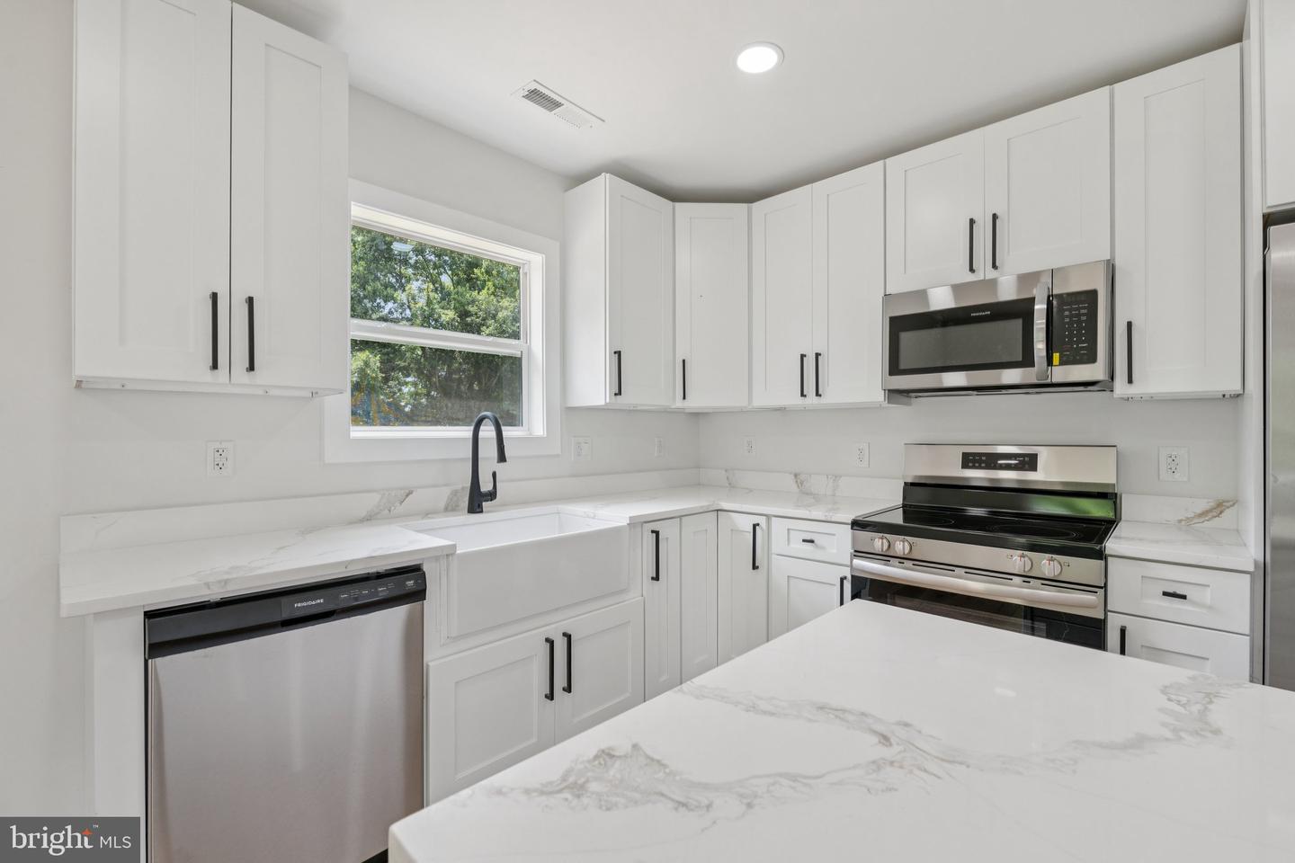 4509 CATLETT RD, MIDLAND, Virginia 22728, 5 Bedrooms Bedrooms, ,3 BathroomsBathrooms,Residential,For sale,4509 CATLETT RD,VAFQ2016870 MLS # VAFQ2016870