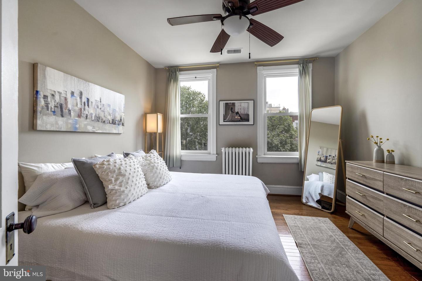 315 16TH ST SE, WASHINGTON, District Of Columbia 20003, 2 Bedrooms Bedrooms, ,2 BathroomsBathrooms,Residential,For sale,315 16TH ST SE,DCDC2204056 MLS # DCDC2204056