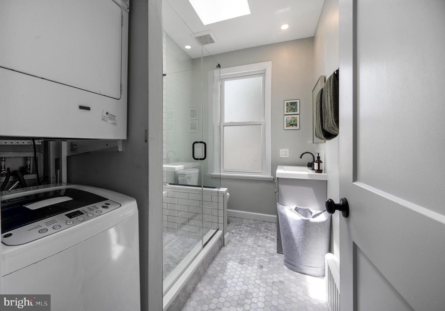 315 16TH ST SE, WASHINGTON, District Of Columbia 20003, 2 Bedrooms Bedrooms, ,2 BathroomsBathrooms,Residential,For sale,315 16TH ST SE,DCDC2204056 MLS # DCDC2204056