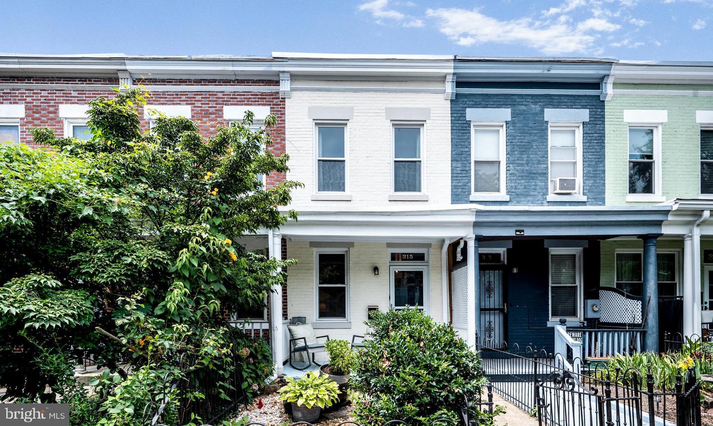 315 16TH ST SE, WASHINGTON, District Of Columbia 20003, 2 Bedrooms Bedrooms, ,2 BathroomsBathrooms,Residential,For sale,315 16TH ST SE,DCDC2204056 MLS # DCDC2204056