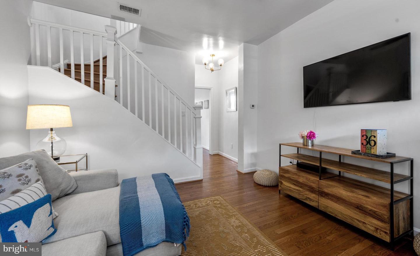 315 16TH ST SE, WASHINGTON, District Of Columbia 20003, 2 Bedrooms Bedrooms, ,2 BathroomsBathrooms,Residential,For sale,315 16TH ST SE,DCDC2204056 MLS # DCDC2204056