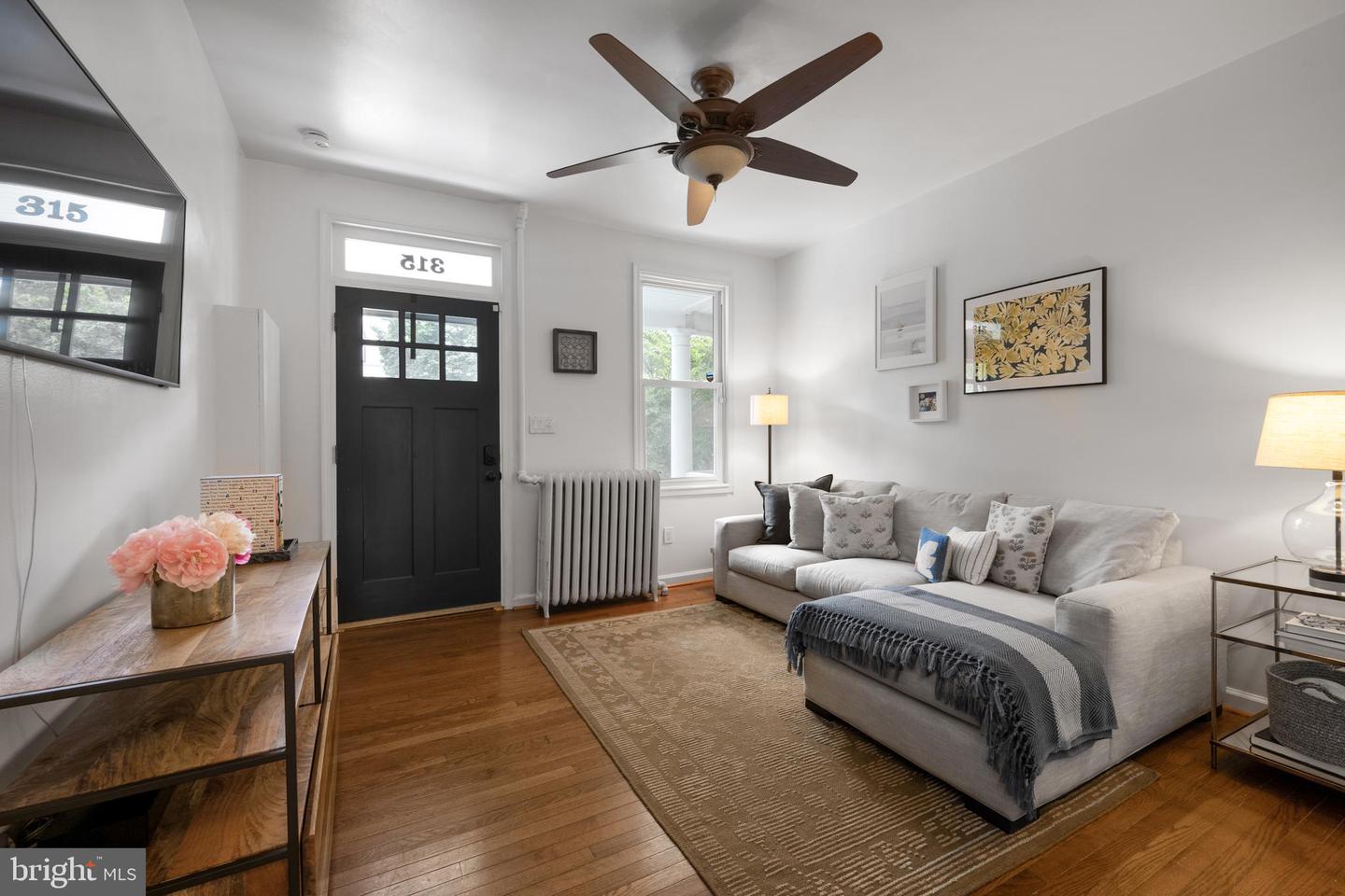315 16TH ST SE, WASHINGTON, District Of Columbia 20003, 2 Bedrooms Bedrooms, ,2 BathroomsBathrooms,Residential,For sale,315 16TH ST SE,DCDC2204056 MLS # DCDC2204056