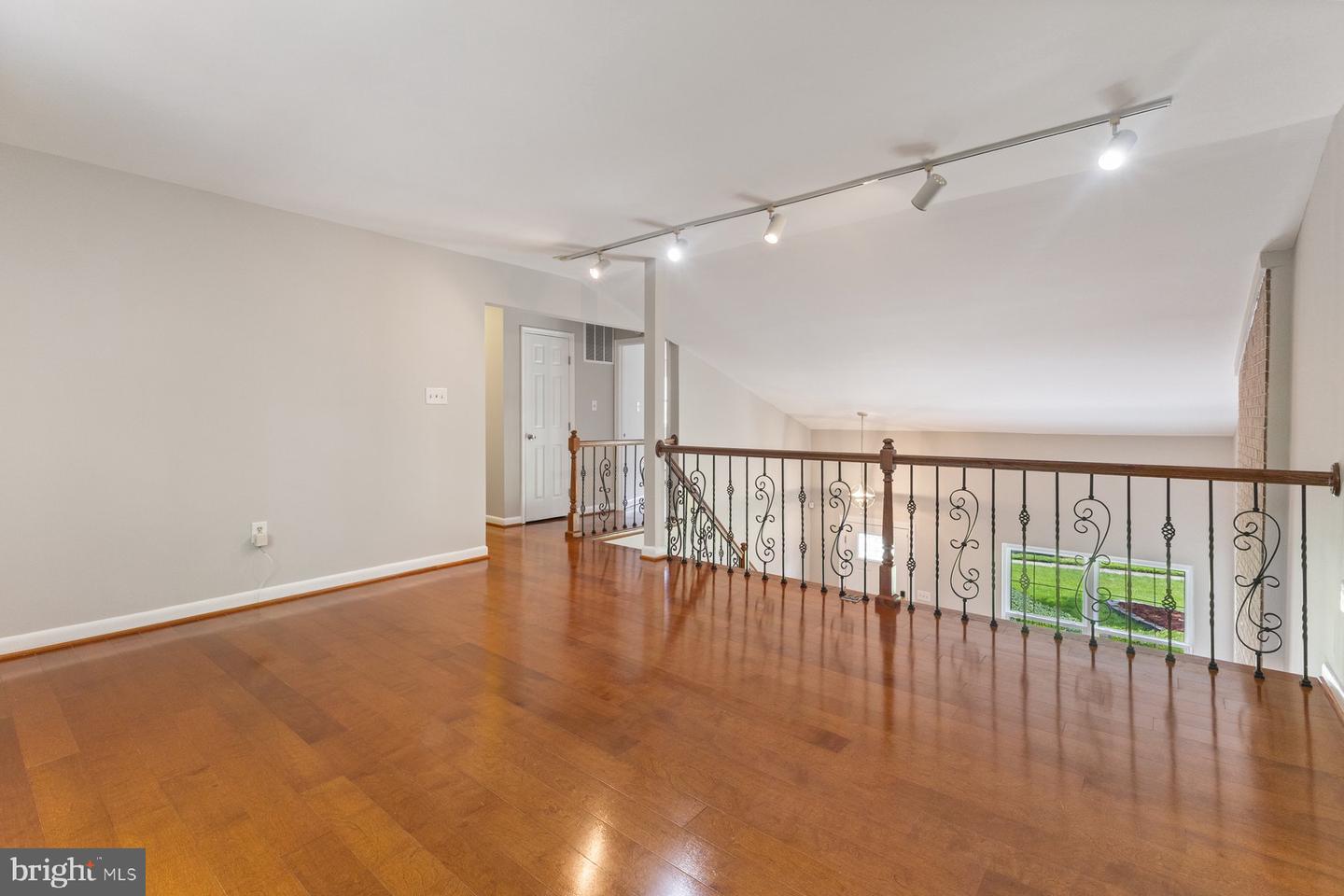 5596 NEDDLETON AVE, WOODBRIDGE, Virginia 22193, 3 Bedrooms Bedrooms, ,2 BathroomsBathrooms,Residential,For sale,5596 NEDDLETON AVE,VAPW2097174 MLS # VAPW2097174