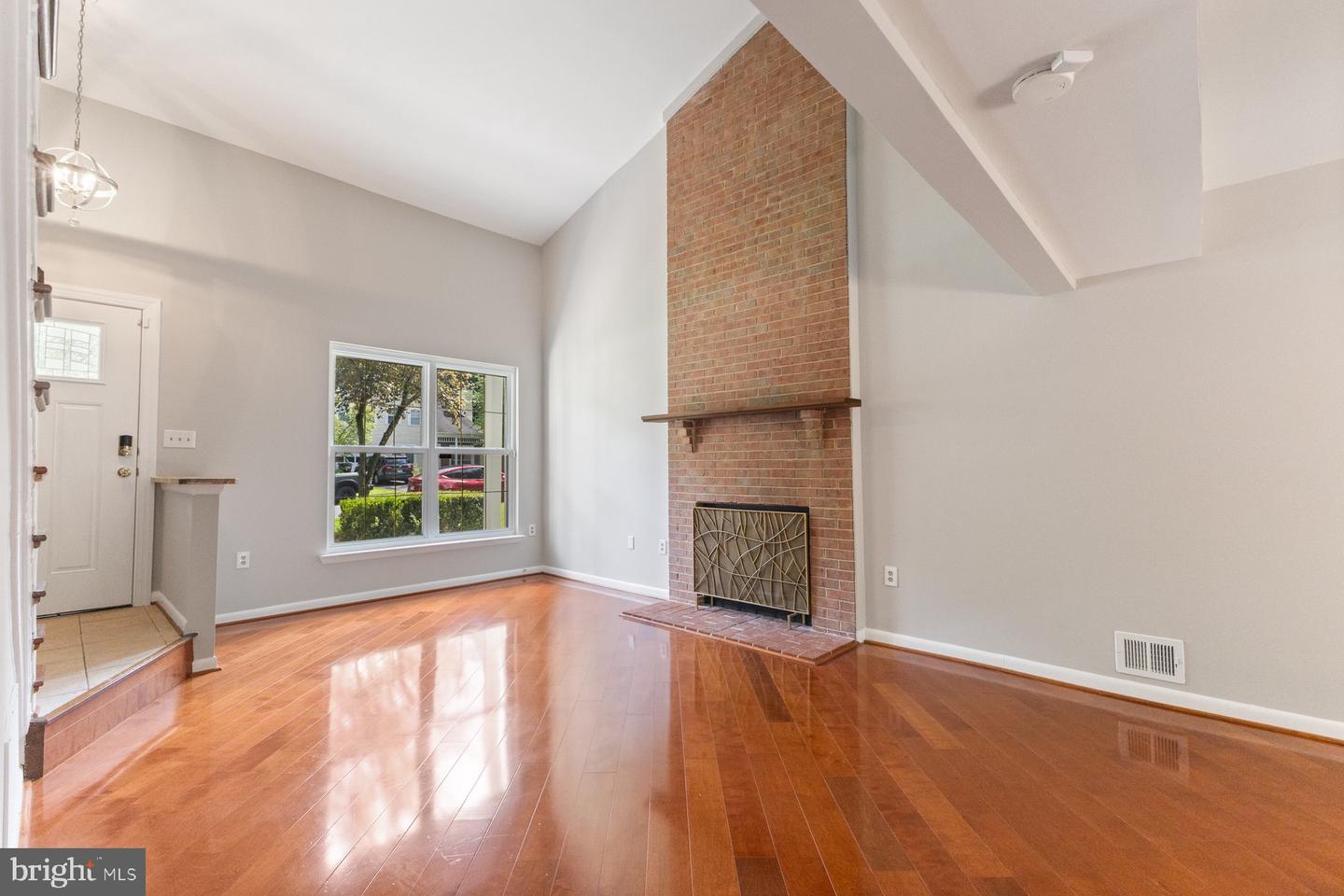 5596 NEDDLETON AVE, WOODBRIDGE, Virginia 22193, 3 Bedrooms Bedrooms, ,2 BathroomsBathrooms,Residential,For sale,5596 NEDDLETON AVE,VAPW2097174 MLS # VAPW2097174