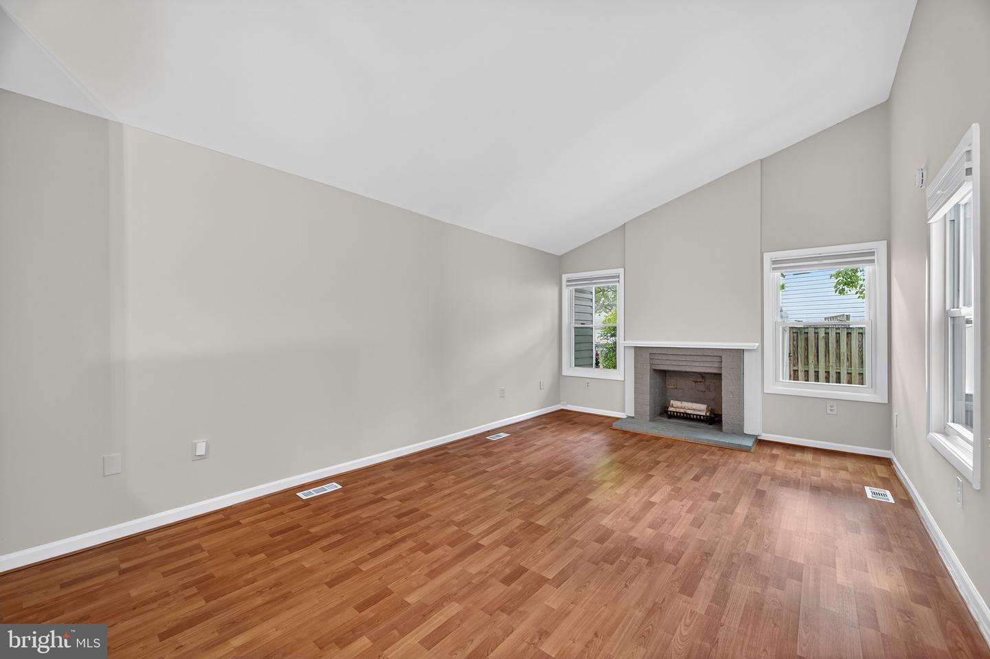 137 S FOX RD, STERLING, Virginia 20164, 3 Bedrooms Bedrooms, ,2 BathroomsBathrooms,Residential,For sale,137 S FOX RD,VALO2100212 MLS # VALO2100212