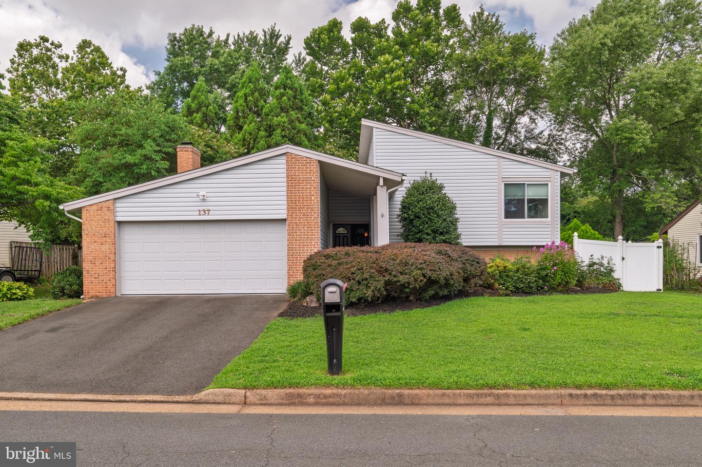 137 S FOX RD, STERLING, Virginia 20164, 3 Bedrooms Bedrooms, ,2 BathroomsBathrooms,Residential,For sale,137 S FOX RD,VALO2100212 MLS # VALO2100212