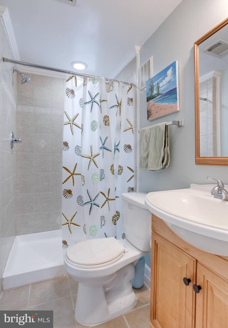 5519 HINTON ST, SPRINGFIELD, Virginia 22151, 7 Bedrooms Bedrooms, ,5 BathroomsBathrooms,Residential,For sale,5519 HINTON ST,VAFX2252494 MLS # VAFX2252494