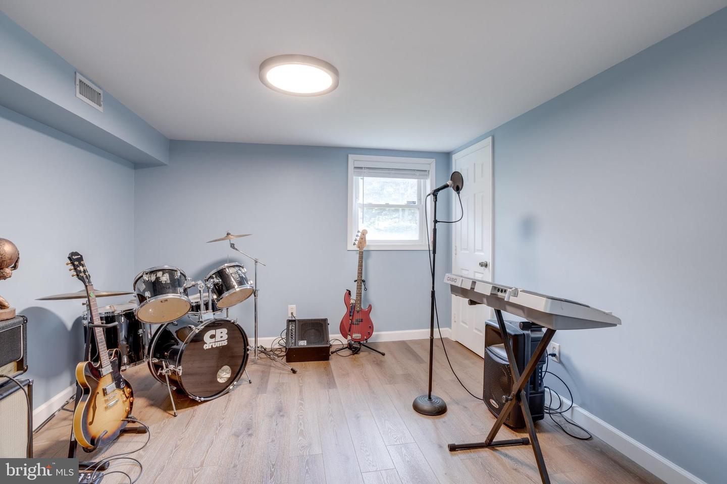 5519 HINTON ST, SPRINGFIELD, Virginia 22151, 7 Bedrooms Bedrooms, ,5 BathroomsBathrooms,Residential,For sale,5519 HINTON ST,VAFX2252494 MLS # VAFX2252494