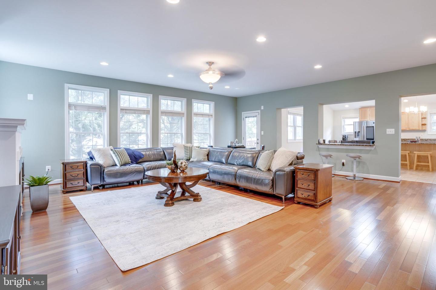 5519 HINTON ST, SPRINGFIELD, Virginia 22151, 7 Bedrooms Bedrooms, ,5 BathroomsBathrooms,Residential,For sale,5519 HINTON ST,VAFX2252494 MLS # VAFX2252494