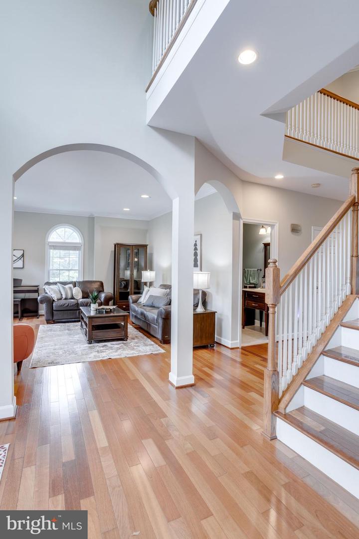 5519 HINTON ST, SPRINGFIELD, Virginia 22151, 7 Bedrooms Bedrooms, ,5 BathroomsBathrooms,Residential,For sale,5519 HINTON ST,VAFX2252494 MLS # VAFX2252494