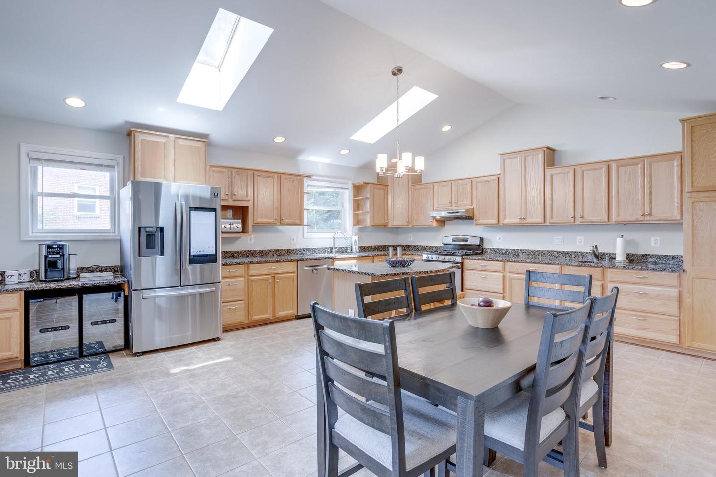 5519 HINTON ST, SPRINGFIELD, Virginia 22151, 7 Bedrooms Bedrooms, ,5 BathroomsBathrooms,Residential,For sale,5519 HINTON ST,VAFX2252494 MLS # VAFX2252494