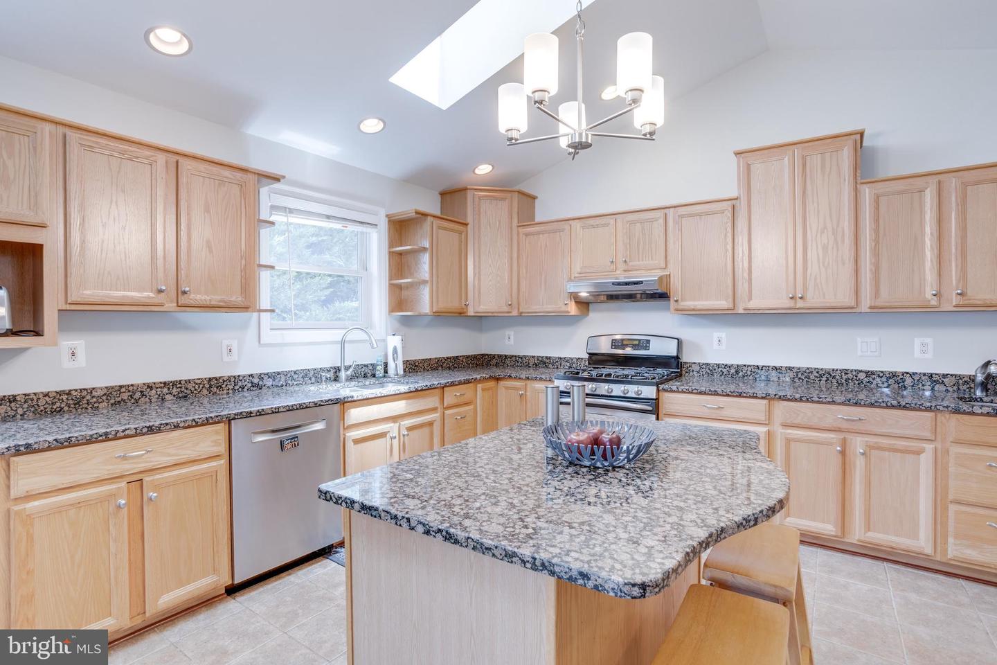 5519 HINTON ST, SPRINGFIELD, Virginia 22151, 7 Bedrooms Bedrooms, ,5 BathroomsBathrooms,Residential,For sale,5519 HINTON ST,VAFX2252494 MLS # VAFX2252494