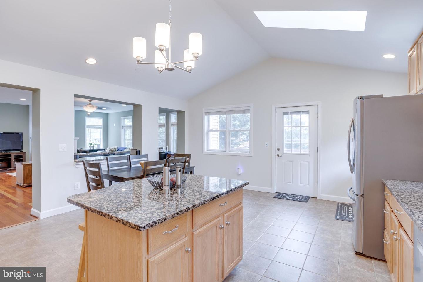 5519 HINTON ST, SPRINGFIELD, Virginia 22151, 7 Bedrooms Bedrooms, ,5 BathroomsBathrooms,Residential,For sale,5519 HINTON ST,VAFX2252494 MLS # VAFX2252494