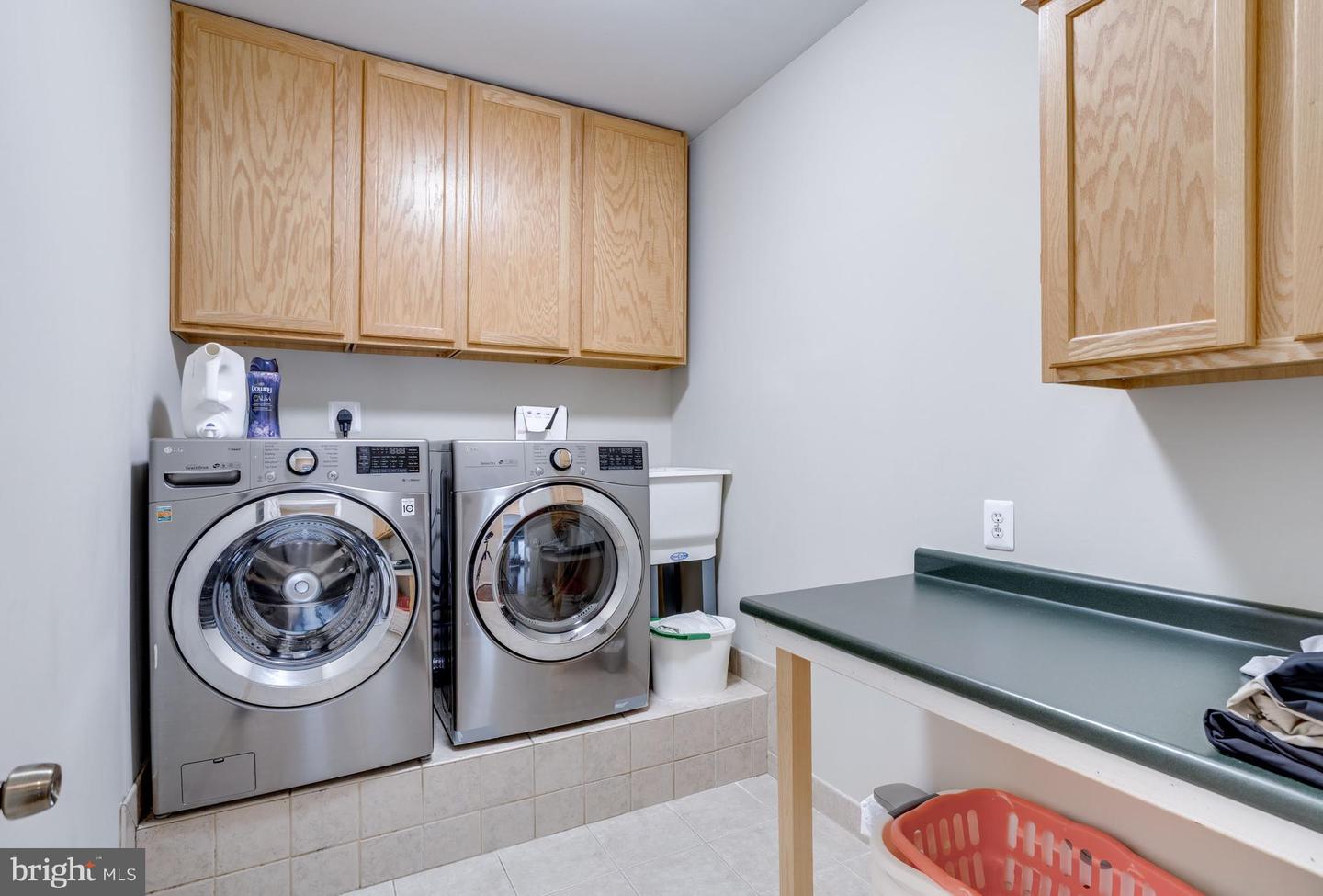 5519 HINTON ST, SPRINGFIELD, Virginia 22151, 7 Bedrooms Bedrooms, ,5 BathroomsBathrooms,Residential,For sale,5519 HINTON ST,VAFX2252494 MLS # VAFX2252494