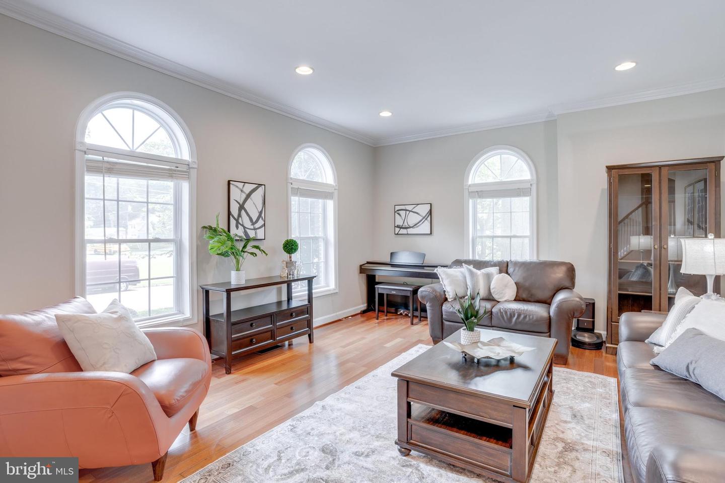 5519 HINTON ST, SPRINGFIELD, Virginia 22151, 7 Bedrooms Bedrooms, ,5 BathroomsBathrooms,Residential,For sale,5519 HINTON ST,VAFX2252494 MLS # VAFX2252494