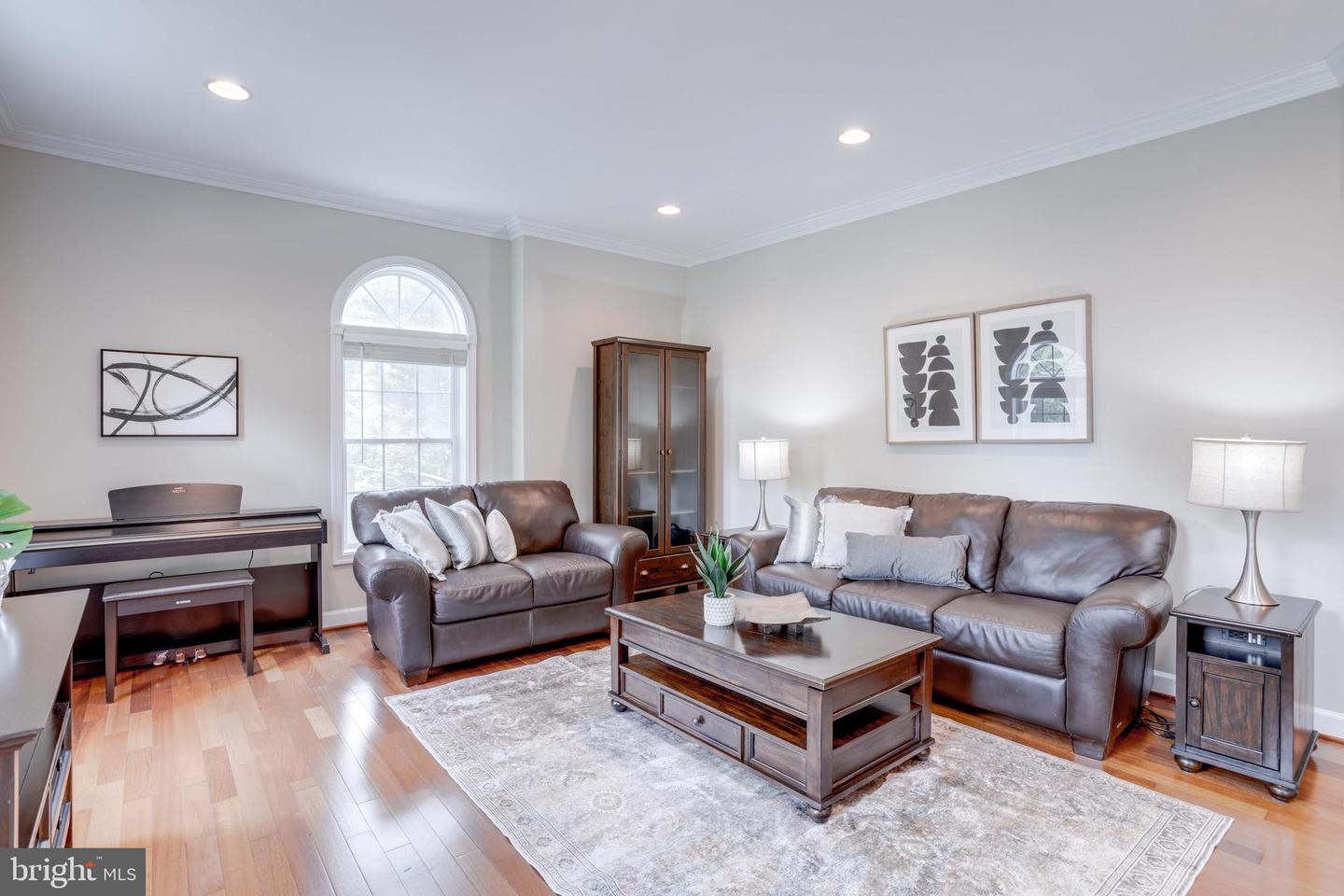 5519 HINTON ST, SPRINGFIELD, Virginia 22151, 7 Bedrooms Bedrooms, ,5 BathroomsBathrooms,Residential,For sale,5519 HINTON ST,VAFX2252494 MLS # VAFX2252494
