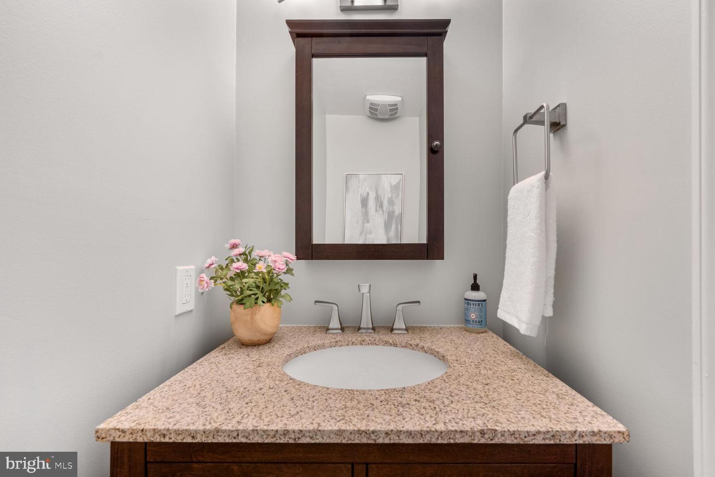 5019 10TH ST N, ARLINGTON, Virginia 22205, 4 Bedrooms Bedrooms, ,3 BathroomsBathrooms,Residential,For sale,5019 10TH ST N,VAAR2060342 MLS # VAAR2060342