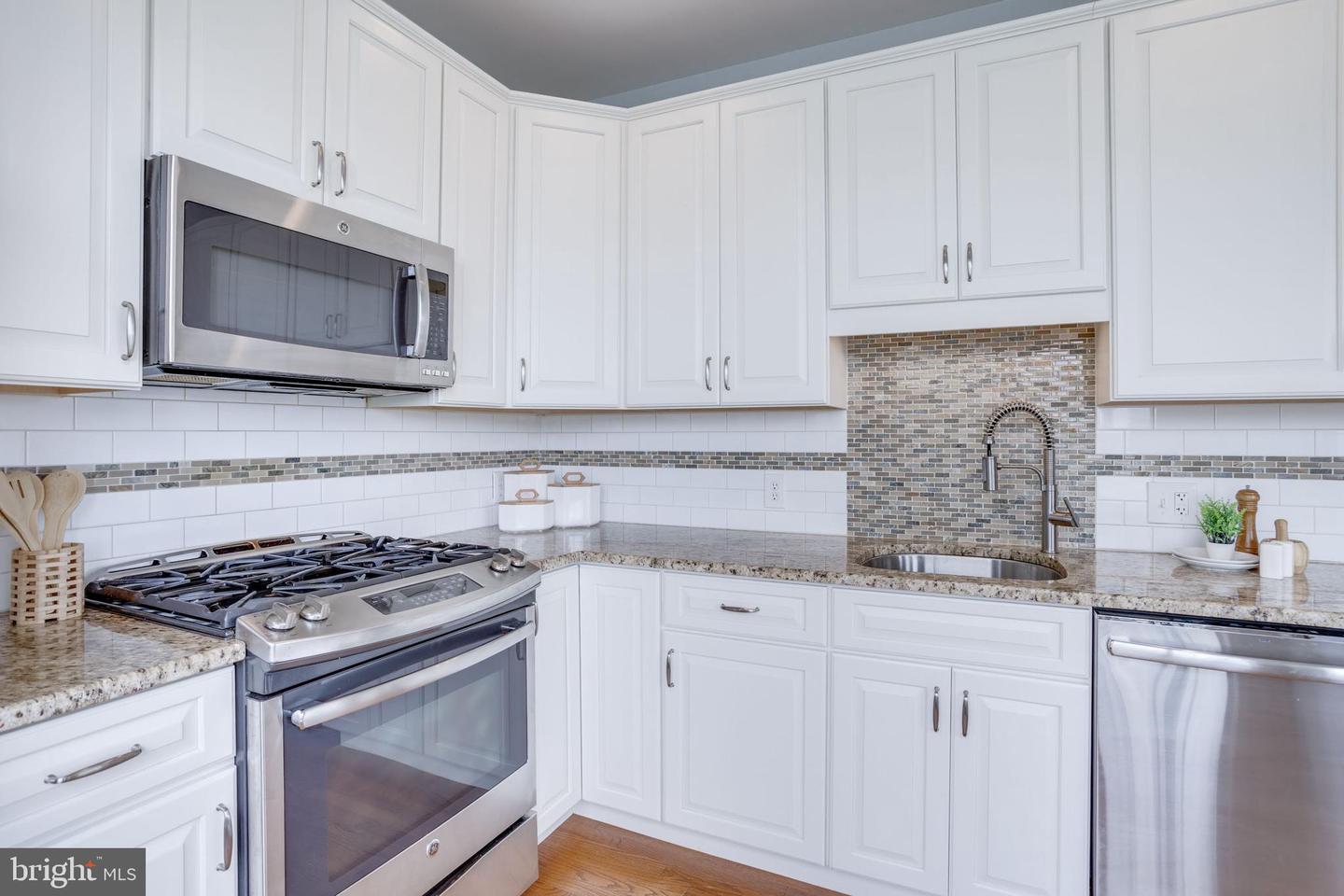 1735 KINGSGATE CT #302, ALEXANDRIA, Virginia 22302, 2 Bedrooms Bedrooms, ,2 BathroomsBathrooms,Residential,For sale,1735 KINGSGATE CT #302,VAAX2047316 MLS # VAAX2047316