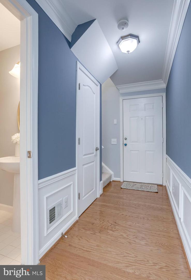 1735 KINGSGATE CT #302, ALEXANDRIA, Virginia 22302, 2 Bedrooms Bedrooms, ,2 BathroomsBathrooms,Residential,For sale,1735 KINGSGATE CT #302,VAAX2047316 MLS # VAAX2047316