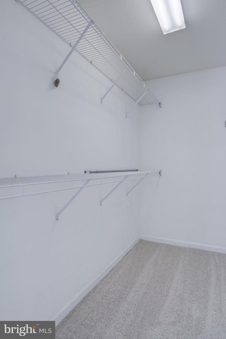 1735 KINGSGATE CT #302, ALEXANDRIA, Virginia 22302, 2 Bedrooms Bedrooms, ,2 BathroomsBathrooms,Residential,For sale,1735 KINGSGATE CT #302,VAAX2047316 MLS # VAAX2047316