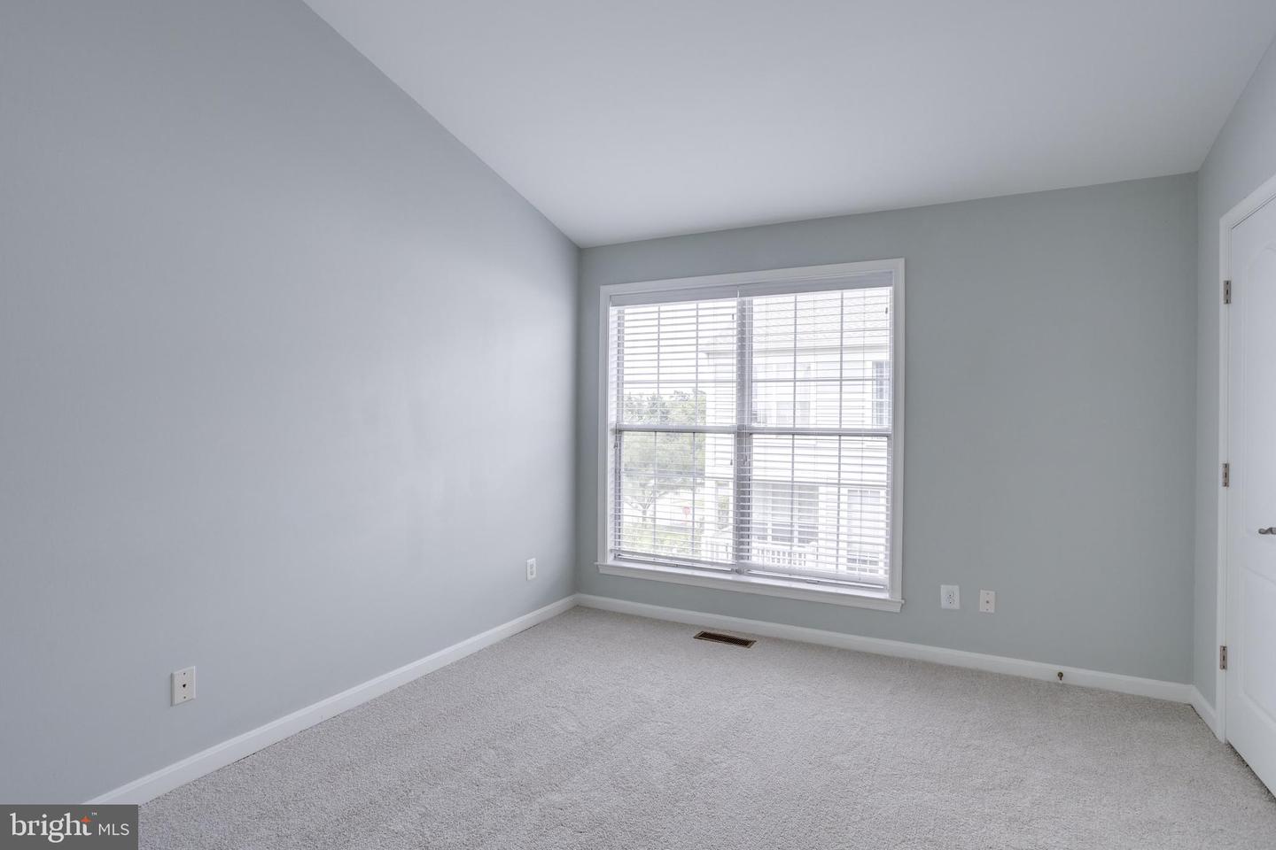 1735 KINGSGATE CT #302, ALEXANDRIA, Virginia 22302, 2 Bedrooms Bedrooms, ,2 BathroomsBathrooms,Residential,For sale,1735 KINGSGATE CT #302,VAAX2047316 MLS # VAAX2047316