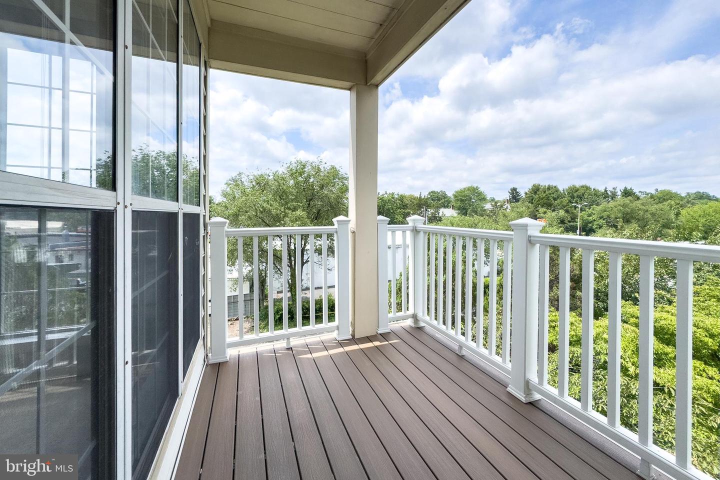 1735 KINGSGATE CT #302, ALEXANDRIA, Virginia 22302, 2 Bedrooms Bedrooms, ,2 BathroomsBathrooms,Residential,For sale,1735 KINGSGATE CT #302,VAAX2047316 MLS # VAAX2047316