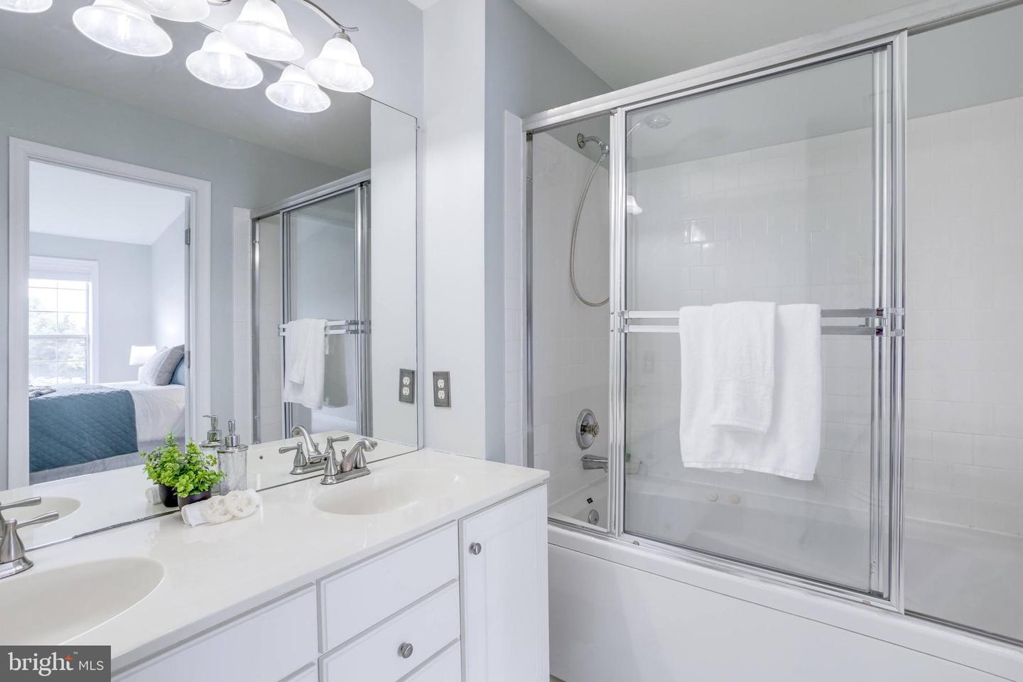 1735 KINGSGATE CT #302, ALEXANDRIA, Virginia 22302, 2 Bedrooms Bedrooms, ,2 BathroomsBathrooms,Residential,For sale,1735 KINGSGATE CT #302,VAAX2047316 MLS # VAAX2047316