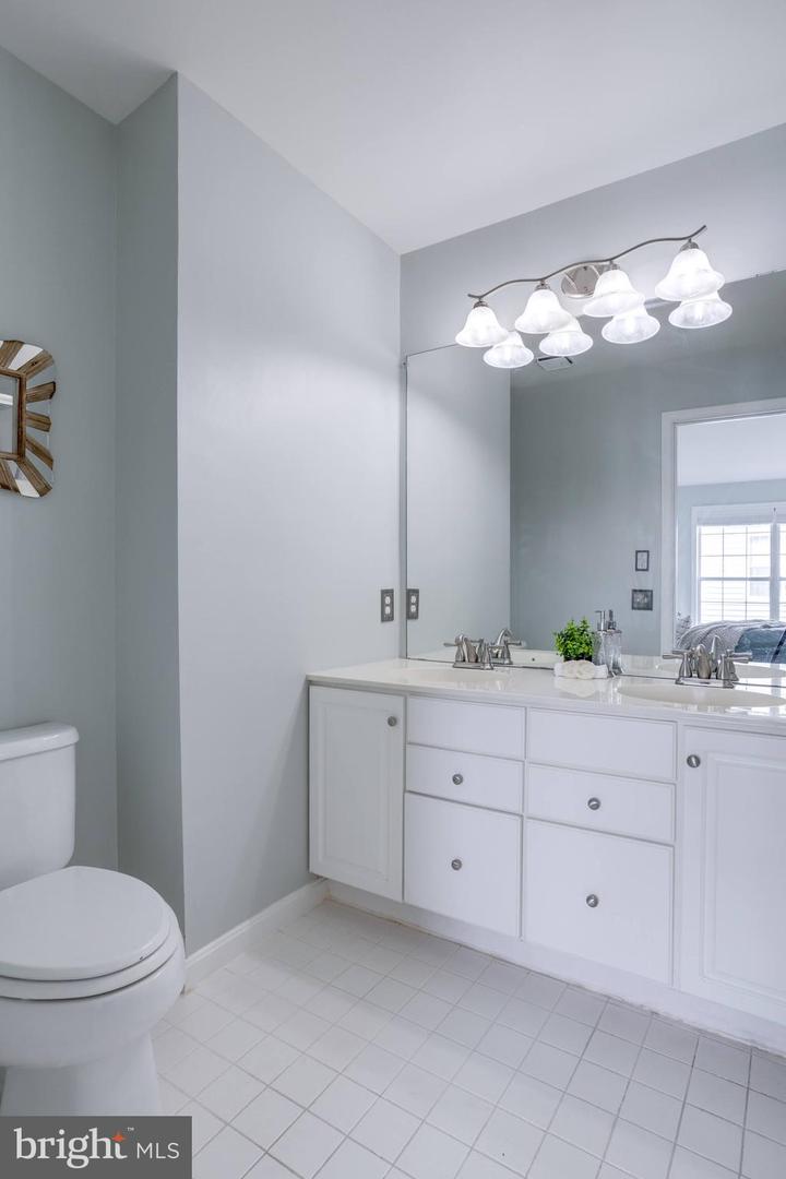 1735 KINGSGATE CT #302, ALEXANDRIA, Virginia 22302, 2 Bedrooms Bedrooms, ,2 BathroomsBathrooms,Residential,For sale,1735 KINGSGATE CT #302,VAAX2047316 MLS # VAAX2047316
