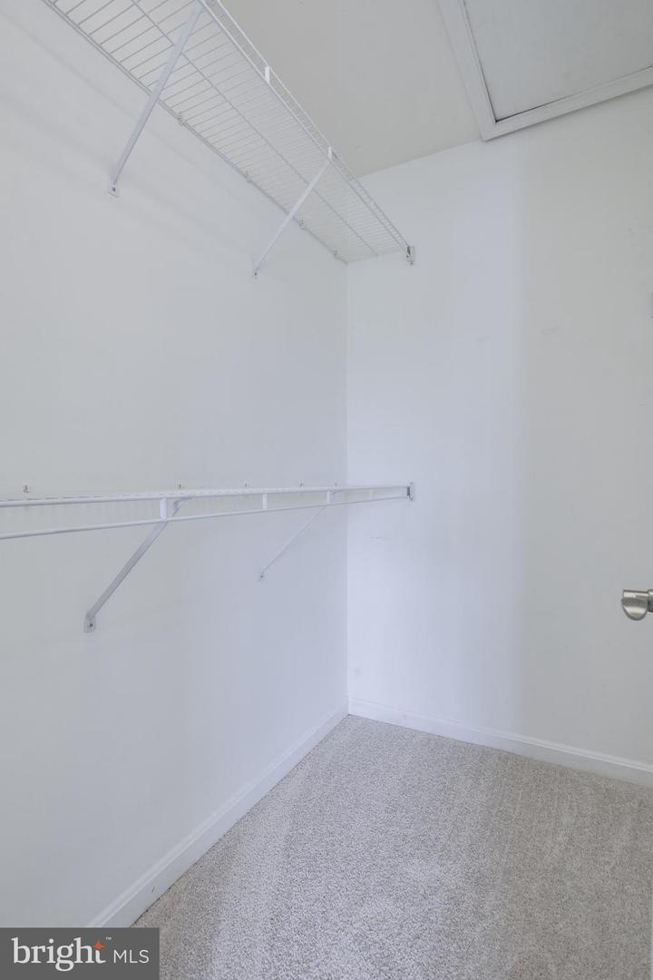 1735 KINGSGATE CT #302, ALEXANDRIA, Virginia 22302, 2 Bedrooms Bedrooms, ,2 BathroomsBathrooms,Residential,For sale,1735 KINGSGATE CT #302,VAAX2047316 MLS # VAAX2047316