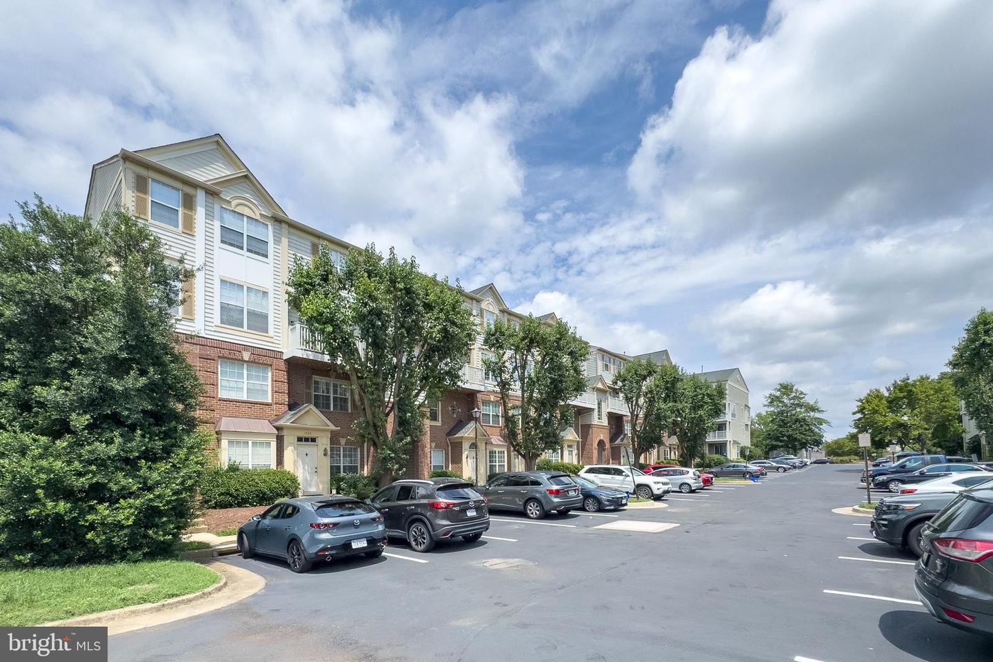 1735 KINGSGATE CT #302, ALEXANDRIA, Virginia 22302, 2 Bedrooms Bedrooms, ,2 BathroomsBathrooms,Residential,For sale,1735 KINGSGATE CT #302,VAAX2047316 MLS # VAAX2047316