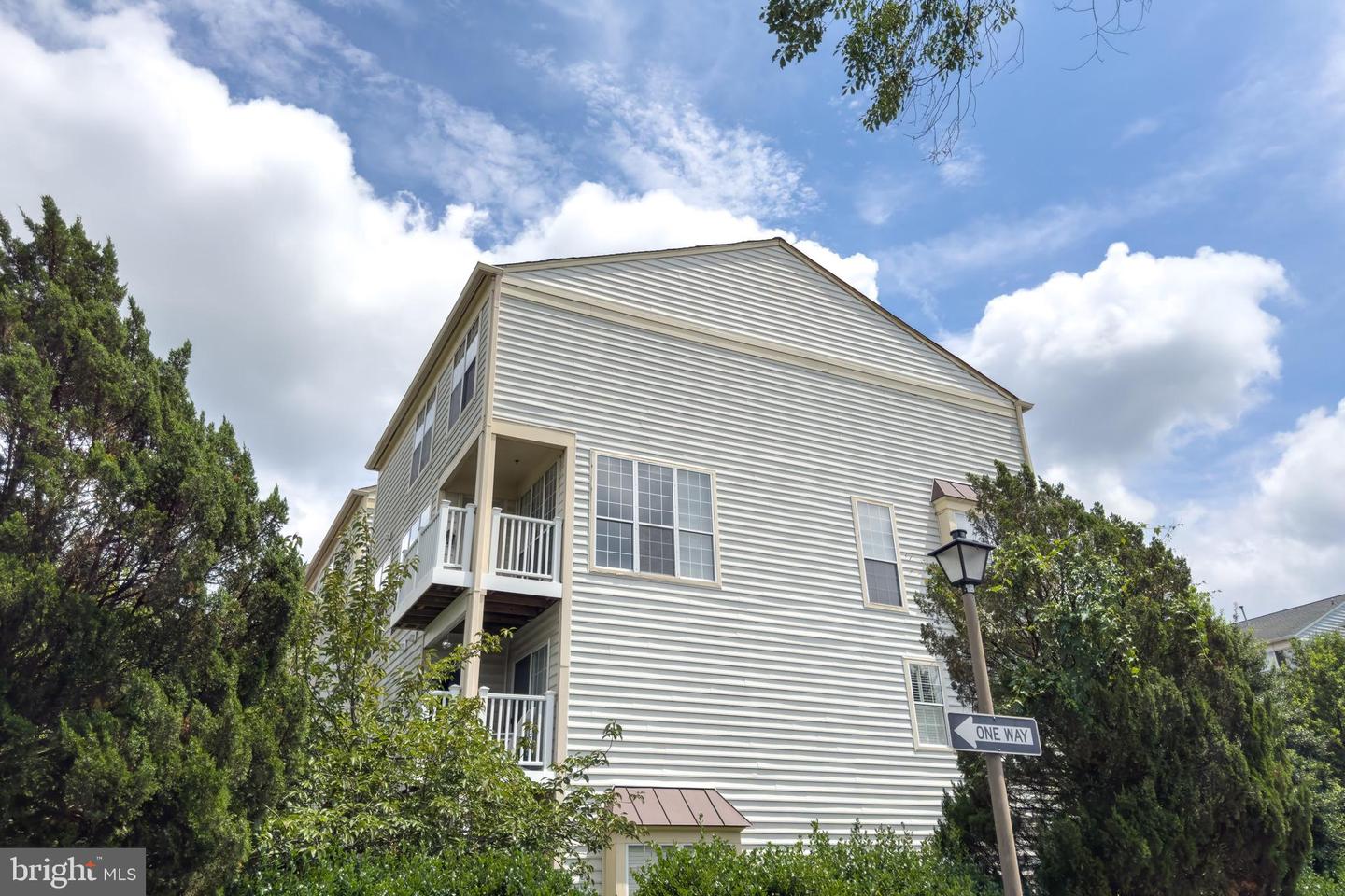 1735 KINGSGATE CT #302, ALEXANDRIA, Virginia 22302, 2 Bedrooms Bedrooms, ,2 BathroomsBathrooms,Residential,For sale,1735 KINGSGATE CT #302,VAAX2047316 MLS # VAAX2047316