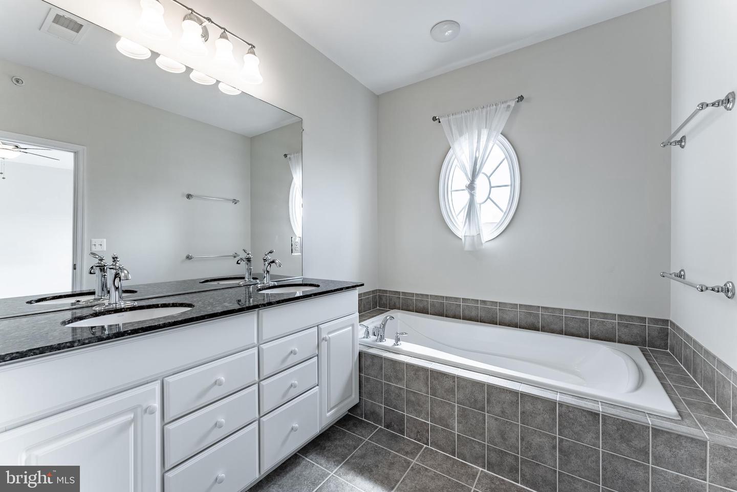 2225 OBERLIN DR #334A, WOODBRIDGE, Virginia 22191, 3 Bedrooms Bedrooms, ,2 BathroomsBathrooms,Residential,For sale,2225 OBERLIN DR #334A,VAPW2098836 MLS # VAPW2098836