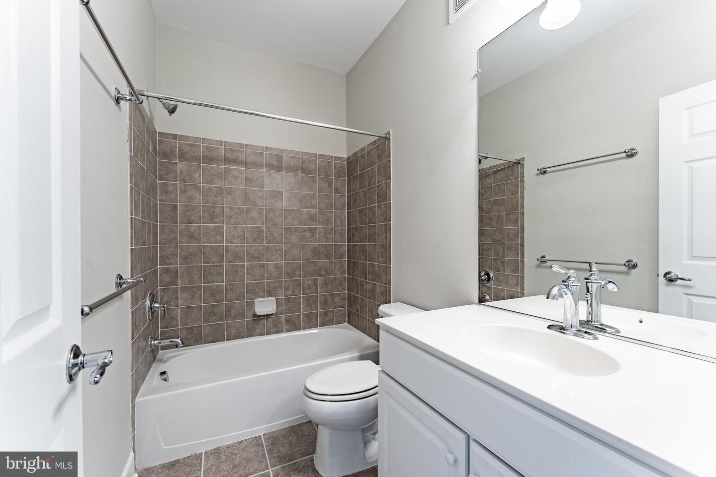 2225 OBERLIN DR #334A, WOODBRIDGE, Virginia 22191, 3 Bedrooms Bedrooms, ,2 BathroomsBathrooms,Residential,For sale,2225 OBERLIN DR #334A,VAPW2098836 MLS # VAPW2098836