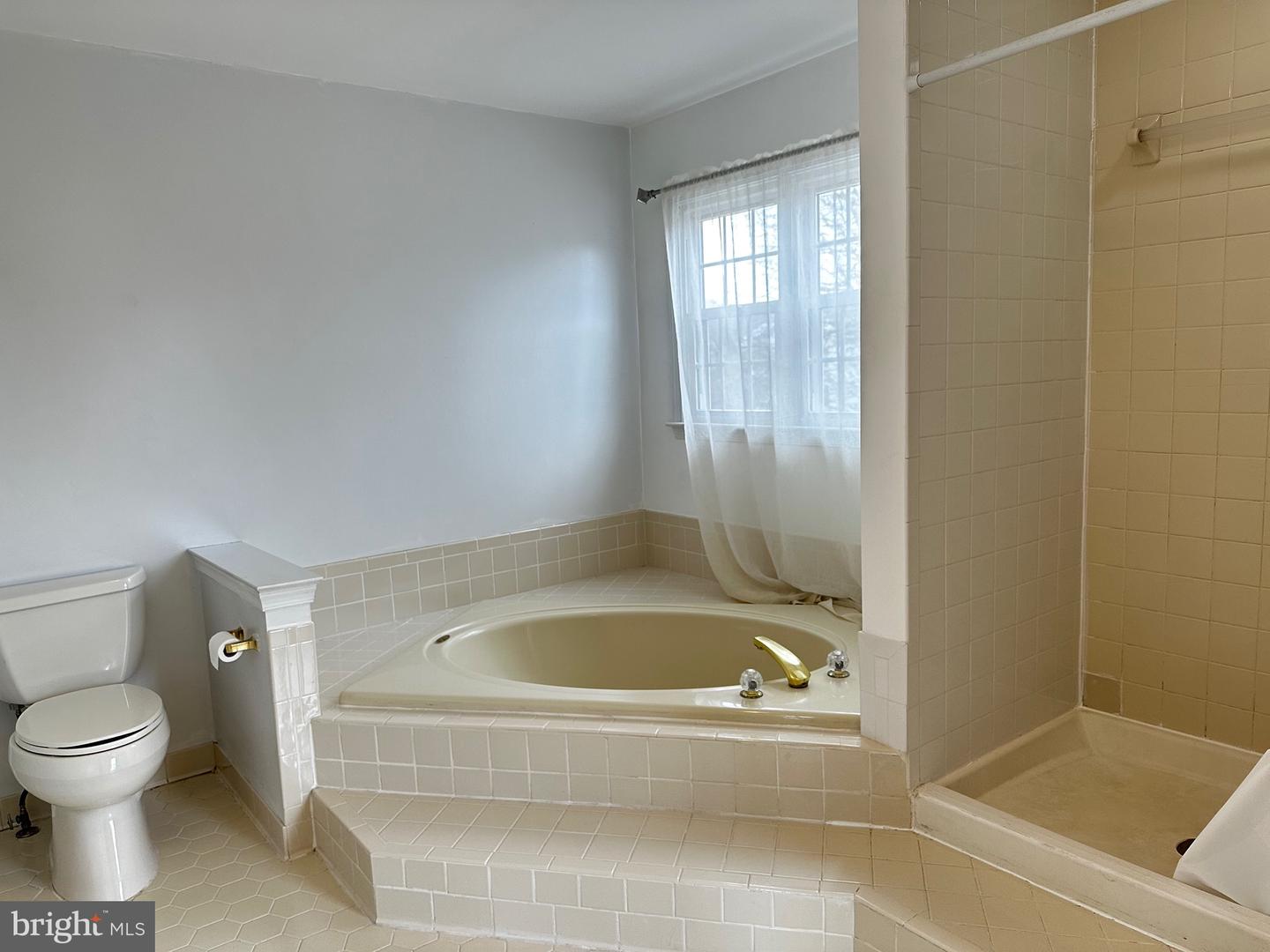 6517 SUMMERTON WAY, SPRINGFIELD, Virginia 22150, 3 Bedrooms Bedrooms, ,3 BathroomsBathrooms,Residential,For sale,6517 SUMMERTON WAY,VAFX2254460 MLS # VAFX2254460