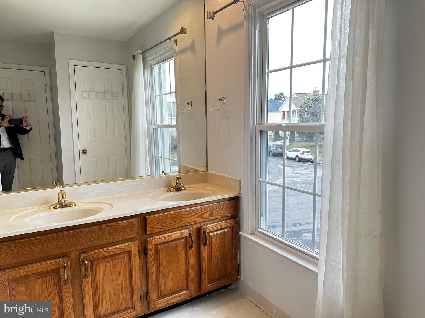 6517 SUMMERTON WAY, SPRINGFIELD, Virginia 22150, 3 Bedrooms Bedrooms, ,3 BathroomsBathrooms,Residential,For sale,6517 SUMMERTON WAY,VAFX2254460 MLS # VAFX2254460
