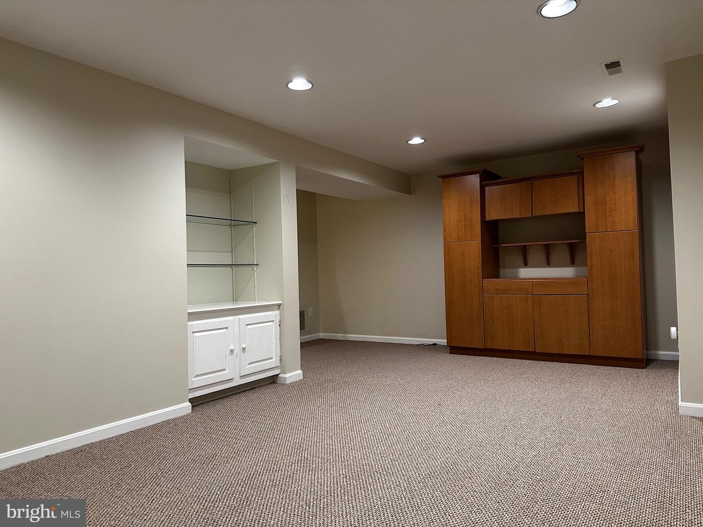 6517 SUMMERTON WAY, SPRINGFIELD, Virginia 22150, 3 Bedrooms Bedrooms, ,3 BathroomsBathrooms,Residential,For sale,6517 SUMMERTON WAY,VAFX2254460 MLS # VAFX2254460
