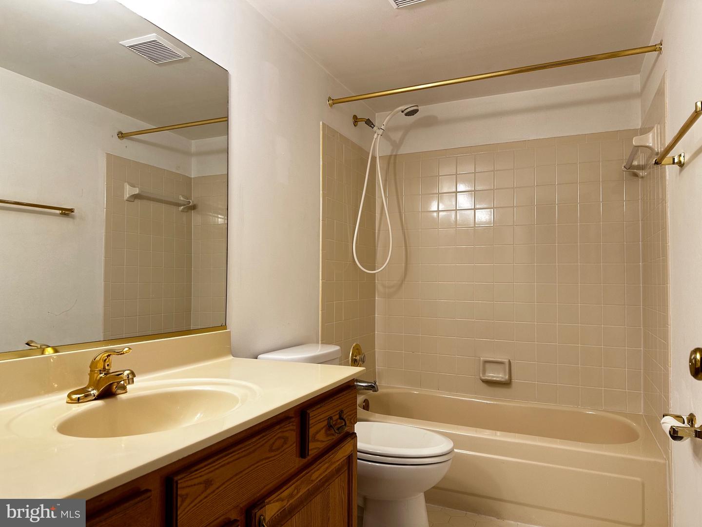 6517 SUMMERTON WAY, SPRINGFIELD, Virginia 22150, 3 Bedrooms Bedrooms, ,3 BathroomsBathrooms,Residential,For sale,6517 SUMMERTON WAY,VAFX2254460 MLS # VAFX2254460