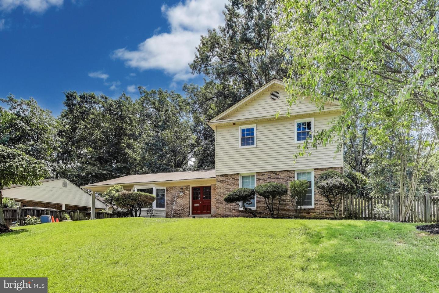 8215 BRIAR CREEK DR, ANNANDALE, Virginia 22003, 4 Bedrooms Bedrooms, 13 Rooms Rooms,2 BathroomsBathrooms,Residential,For sale,8215 BRIAR CREEK DR,VAFX2254538 MLS # VAFX2254538