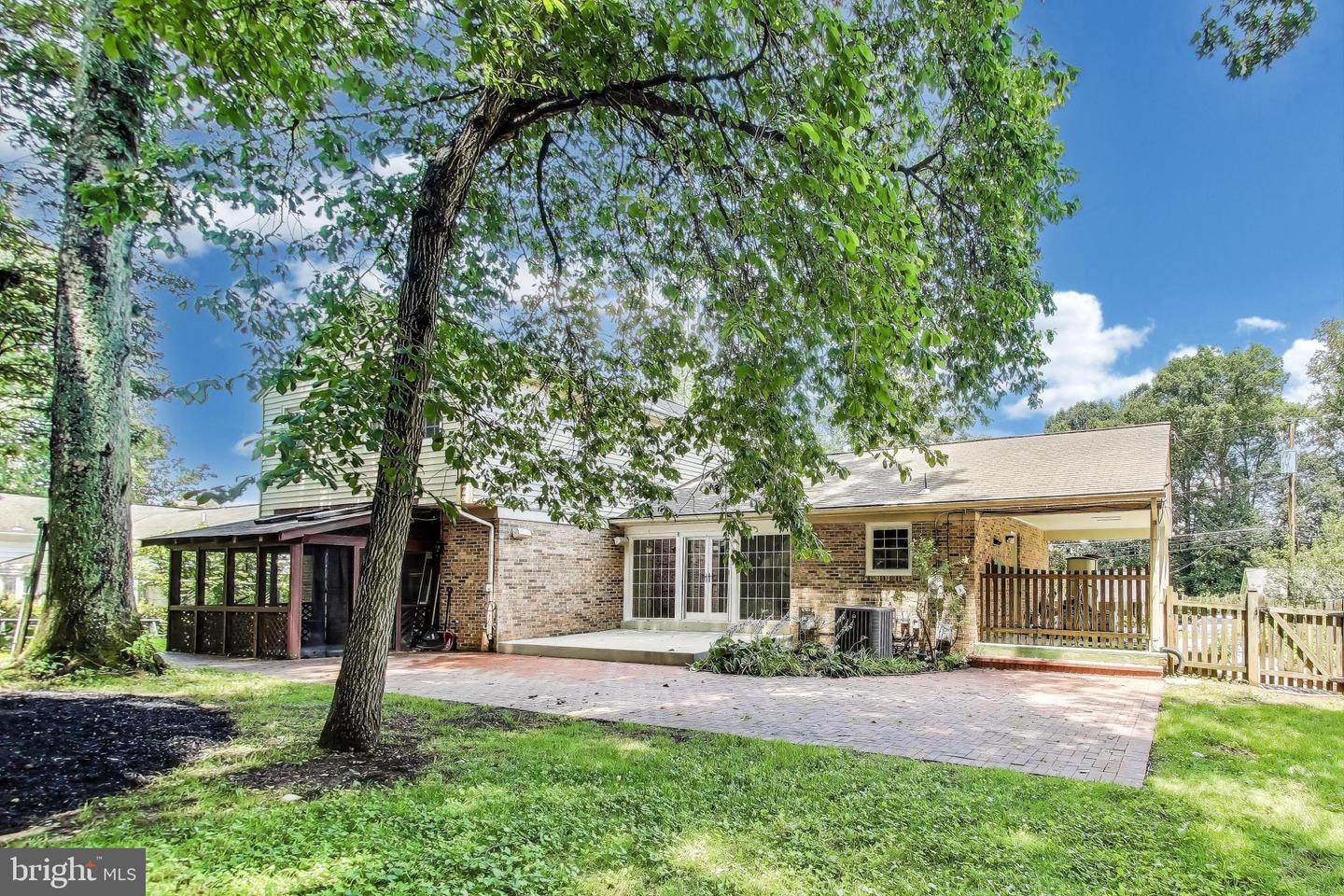 8215 BRIAR CREEK DR, ANNANDALE, Virginia 22003, 4 Bedrooms Bedrooms, 13 Rooms Rooms,2 BathroomsBathrooms,Residential,For sale,8215 BRIAR CREEK DR,VAFX2254538 MLS # VAFX2254538