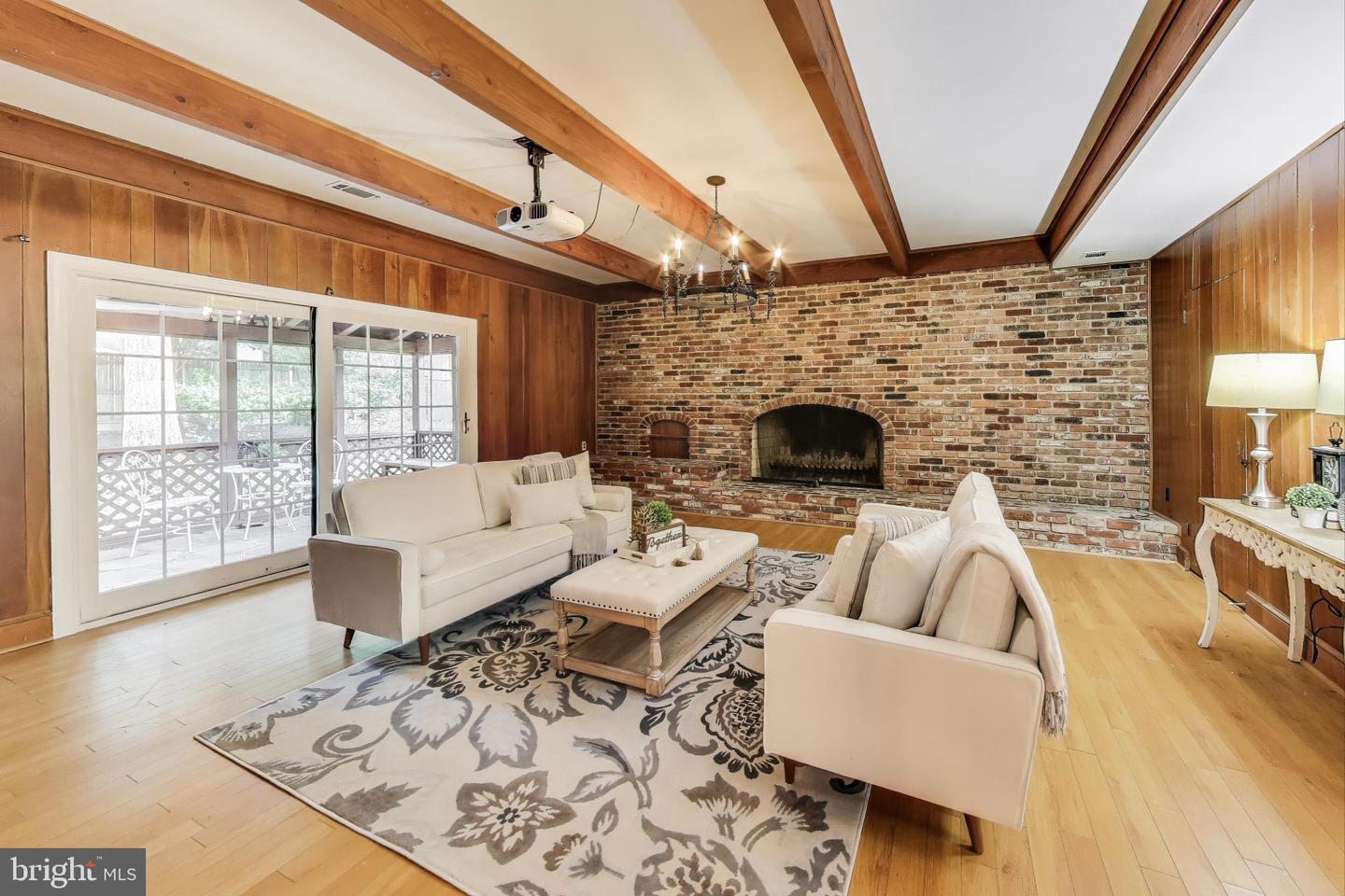 8215 BRIAR CREEK DR, ANNANDALE, Virginia 22003, 4 Bedrooms Bedrooms, 13 Rooms Rooms,2 BathroomsBathrooms,Residential,For sale,8215 BRIAR CREEK DR,VAFX2254538 MLS # VAFX2254538