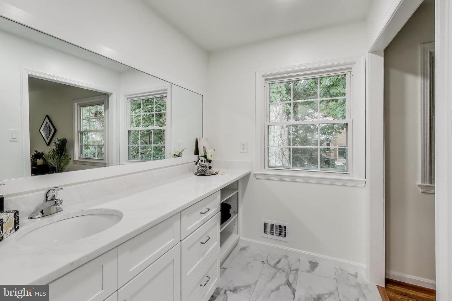 8215 BRIAR CREEK DR, ANNANDALE, Virginia 22003, 4 Bedrooms Bedrooms, 13 Rooms Rooms,2 BathroomsBathrooms,Residential,For sale,8215 BRIAR CREEK DR,VAFX2254538 MLS # VAFX2254538