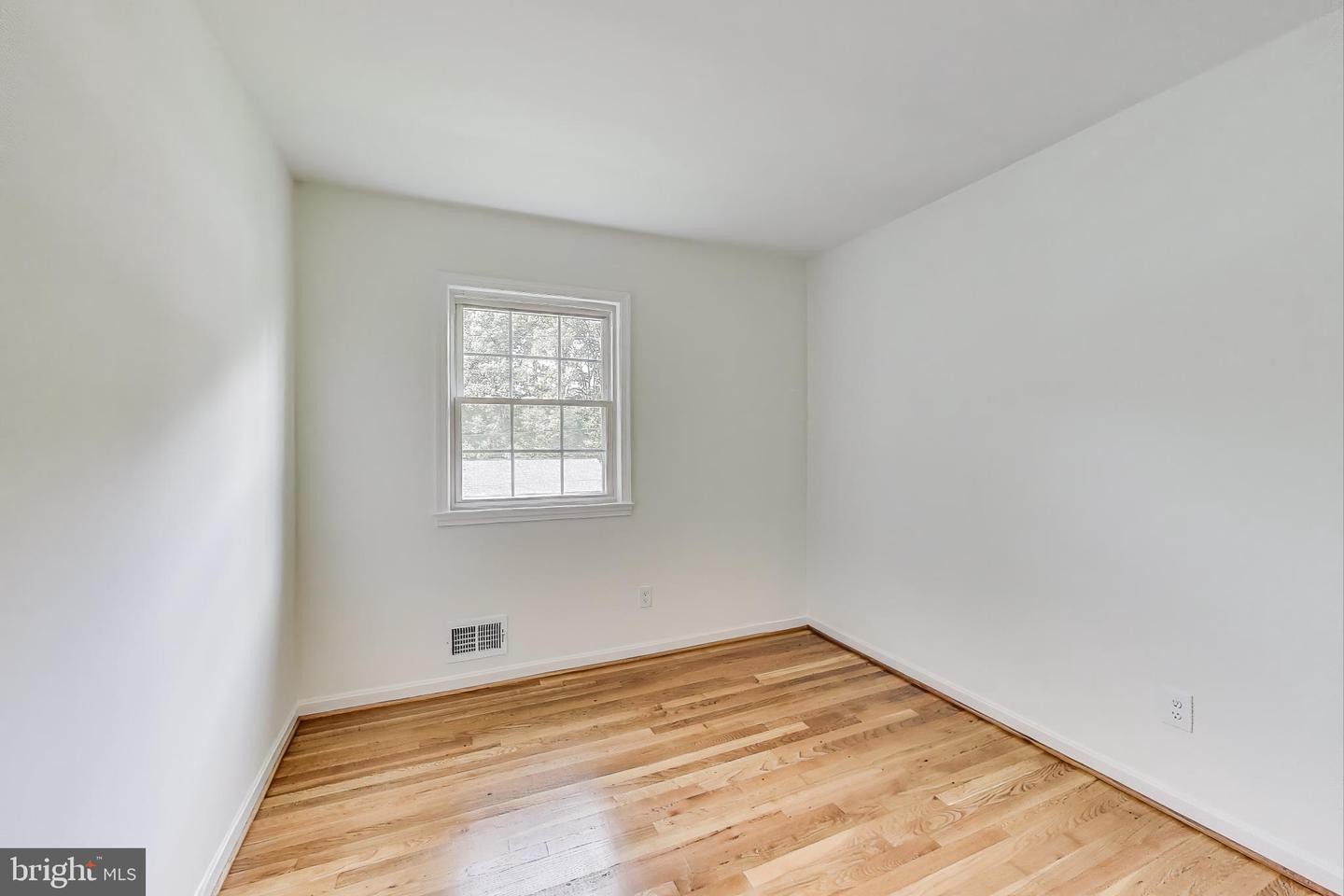 8215 BRIAR CREEK DR, ANNANDALE, Virginia 22003, 4 Bedrooms Bedrooms, 13 Rooms Rooms,2 BathroomsBathrooms,Residential,For sale,8215 BRIAR CREEK DR,VAFX2254538 MLS # VAFX2254538