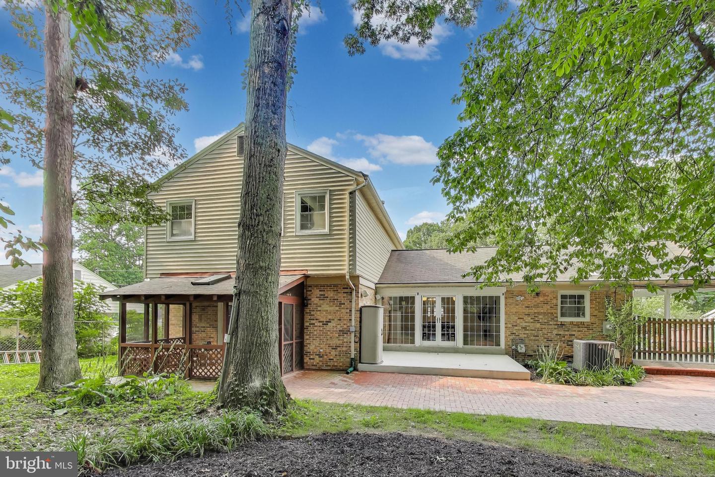 8215 BRIAR CREEK DR, ANNANDALE, Virginia 22003, 4 Bedrooms Bedrooms, 13 Rooms Rooms,2 BathroomsBathrooms,Residential,For sale,8215 BRIAR CREEK DR,VAFX2254538 MLS # VAFX2254538