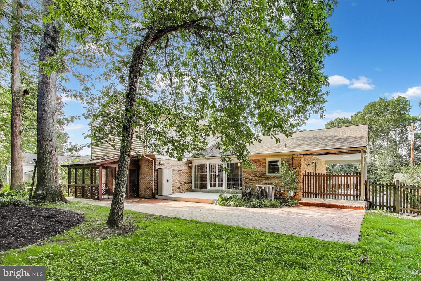 8215 BRIAR CREEK DR, ANNANDALE, Virginia 22003, 4 Bedrooms Bedrooms, 13 Rooms Rooms,2 BathroomsBathrooms,Residential,For sale,8215 BRIAR CREEK DR,VAFX2254538 MLS # VAFX2254538