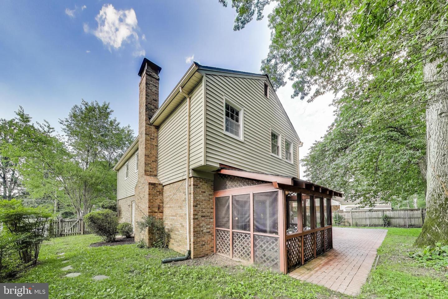 8215 BRIAR CREEK DR, ANNANDALE, Virginia 22003, 4 Bedrooms Bedrooms, 13 Rooms Rooms,2 BathroomsBathrooms,Residential,For sale,8215 BRIAR CREEK DR,VAFX2254538 MLS # VAFX2254538